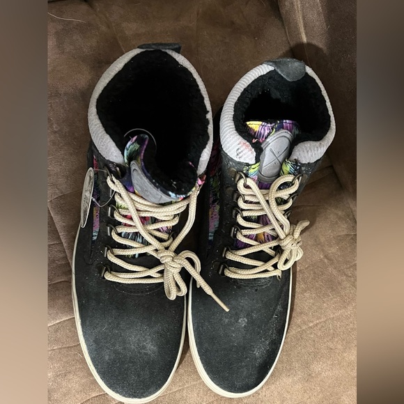 Inkkas camping boot. Never worn. Tags still attached. - Picture 3 of 3